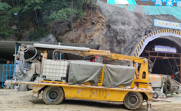 隧道機械臂濕噴機施工現(xiàn)場